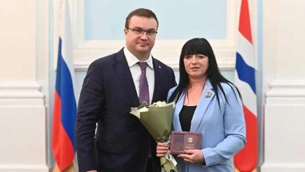 Губернатор Хоценко вручил награды многодетным матерям и деятелям культуры