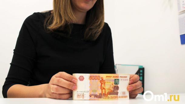 Омичей хотят лишить доступа к их же банковским карточкам за долги