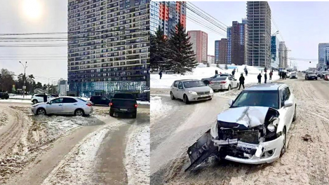 Трое детей пострадали в ДТП в Октябрьском районе Новосибирска из-за небезопасного перестроения