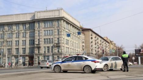 Автобус врезался в легковушку на светофоре в Бердске под Новосибирском