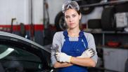Женщины из Новосибирска подались в шиномонтаж — рост откликов на «мужскую» профессию среди сибирячек возрос на 112%
