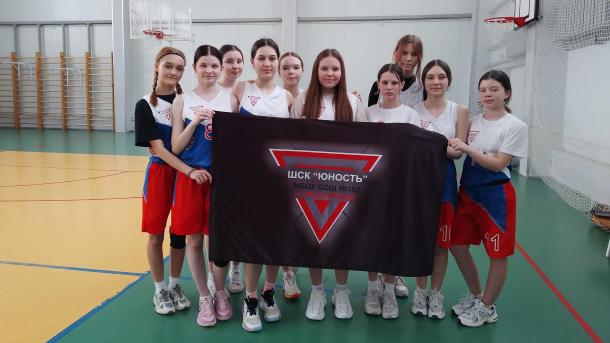 В Новосибирске определили победителя школьной баскетбольной лиги «Кировка» среди девушек