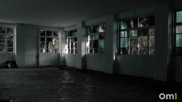 В Омске снова выставили на торги заброшенное кафе «Времена года»