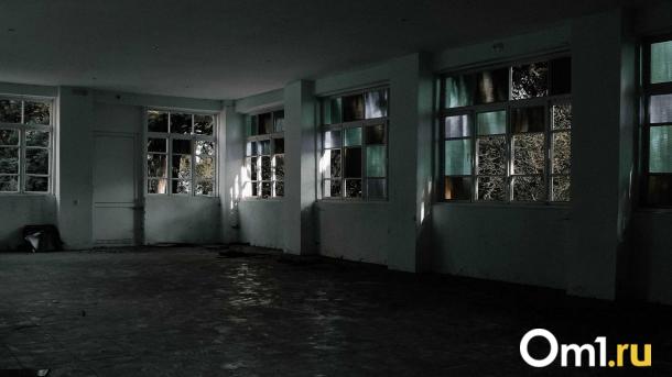 В Омске снова выставили на торги заброшенное кафе «Времена года»