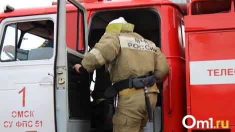 На Красноярском тракте в Омске вспыхнул автобус