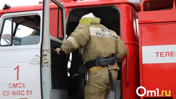 На Красноярском тракте в Омске вспыхнул автобус