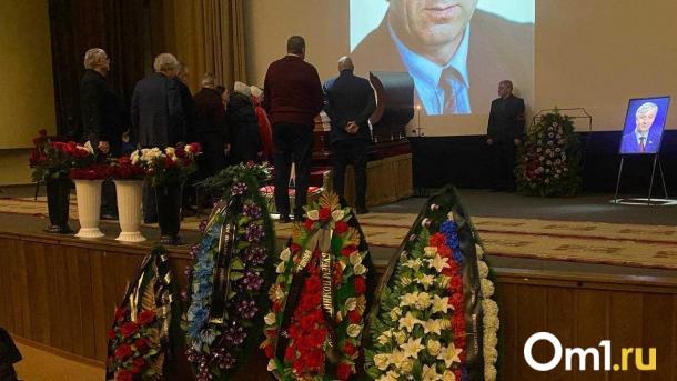В Омске прощаются с бывшим главой города Виктором Шрейдером