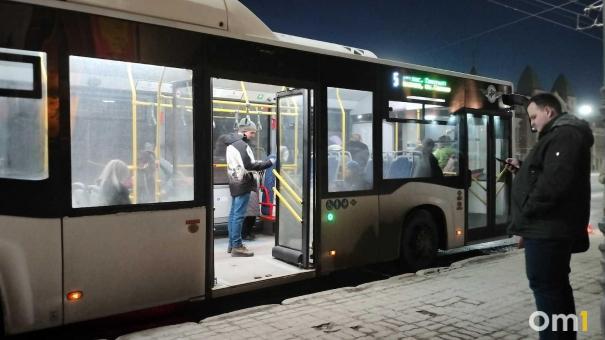 В Новосибирске разъяснили правила проезда детей в общественном транспорте без билета