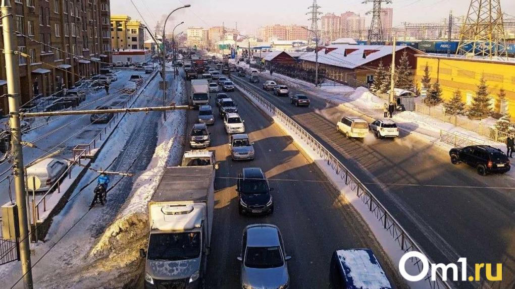 Новосибирск встал в пробках утром 13 марта — где самые большие заторы?