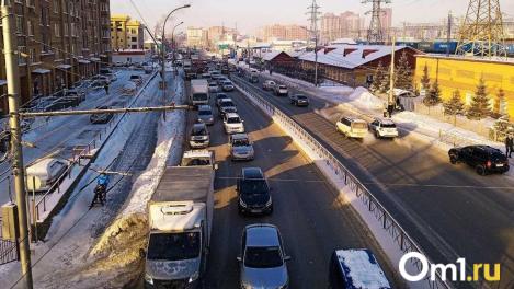 Новосибирск встал в пробках утром 13 марта — где самые большие заторы?