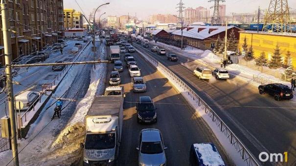 Новосибирск встал в пробках утром 13 марта — где самые большие заторы?