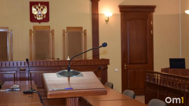 Уволенная омичка получила больше 100 тысяч и восстановление в должности