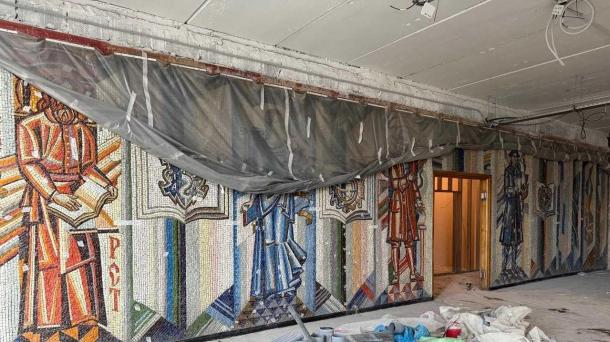 Пять месяцев и тысячи кусочков смальты: в Новосибирске восстановили историческое панно