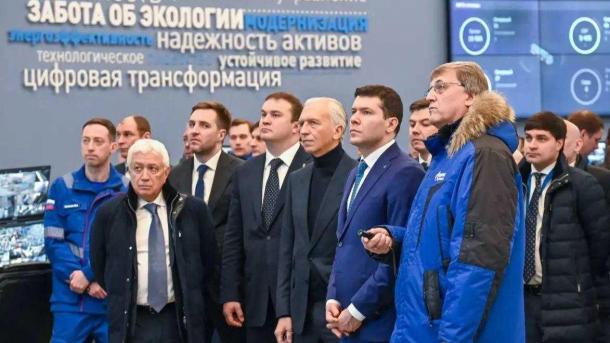 Глава Минпромторга России Антон Алиханов и Виталий Хоценко посетили Омский НПЗ