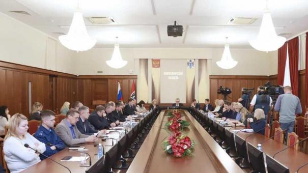 Депутаты Заксобрания обсудили уборку снега в Новосибирске
