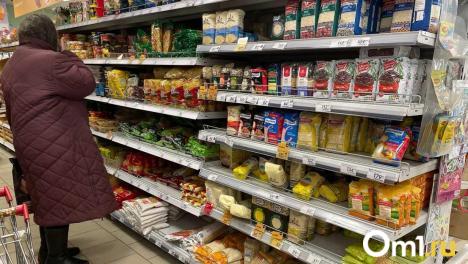 В Омске зафиксировали очередной скачок цен на популярные продукты