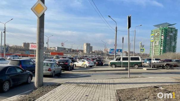 В Омске возобновили движение с Фрунзенского моста на Госпитальную