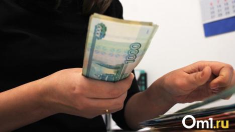 Омичка помогла задержать курьера мошенников, приехавшего из Чебоксар