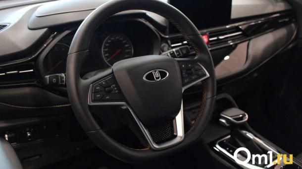 «Потребители услуги мобильности»: автоэксперт раскритиковал идею обучать замене колес в автошколах