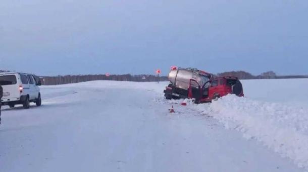 Смертельное ДТП с КамАЗом: женщина выехала на встречную полосу под Новосибирском