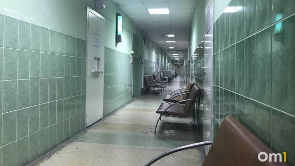 «Он очень вежливый, скромный»: новосибирцы оценили работу терапевта из Замбии