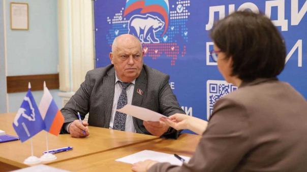 Пушкарёв и Васильев подали заявки на предварительное голосование «Единой России» в Омской области