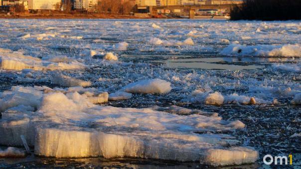 В Омской области закрывают первую ледовую переправу