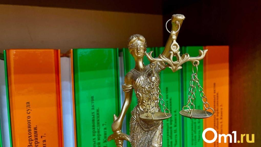 Дерево рухнуло на двух детей в Новосибирске: дело направили в суд