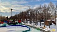 Ещё в одном парке Омска запустили часть аттракционов