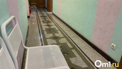 В бюджетной омской стоматологии впервые за 23 года сменился руководитель