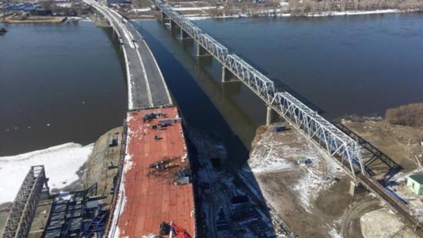 На Димитровском мосту ввели реверсивное движение в Новосибирске