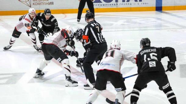 Фарм-клуб «Авангарда» проиграл «Челмету» в первом матче плей-офф ВХЛ