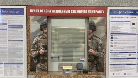 В метро Новосибирска открыли пункт набора контрактников на СВО