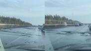 «С каждым днем дорога все хуже и хуже»: на трассе Барнаул — Новосибирск местами провалился а<span class=