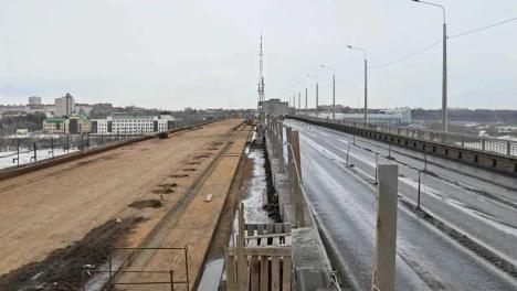 Мост у Телецентра начали готовить к открытию навигации