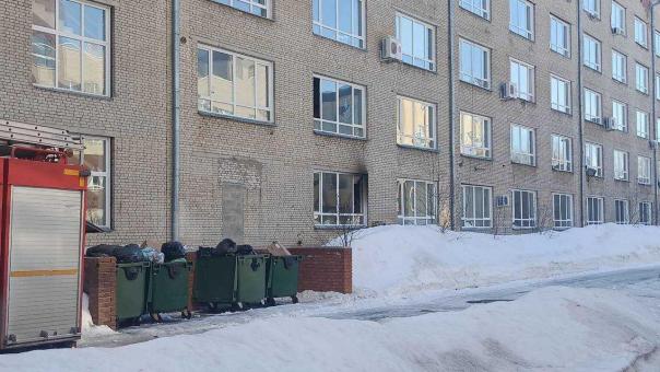 Студенты выпрыгивали из окон: в НГТУ загорелся четвёртый корпус
