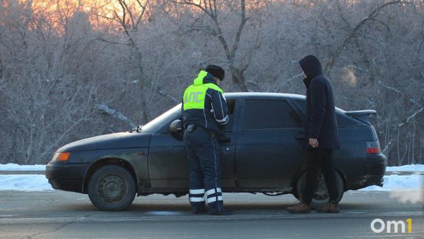 В Омске водитель «Лексуса» дважды нарушил правила у МСЧ-11