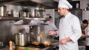 Работа поваром стала самой популярной стажировкой в Новосибирске — начинающие специалисты получают свыше 70 тысяч рублей
