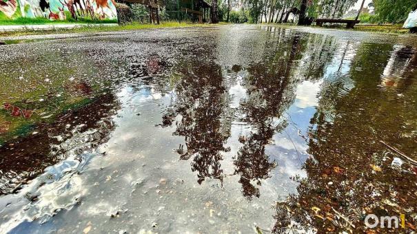 В Новосибирске устранили стометровую лужу на улице Российской