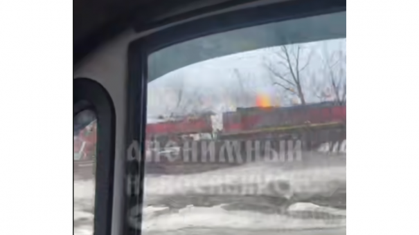 В Первомайском районе Новосибирска заметили горящий локомотив движущегося поезда