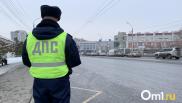 Водитель из Омска сбил двух девочек на тротуаре