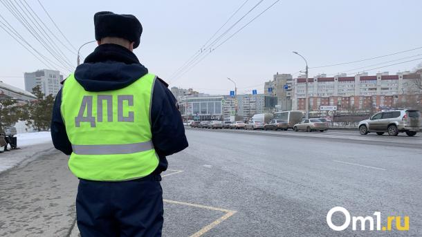 Водитель из Омска сбил двух девочек на тротуаре