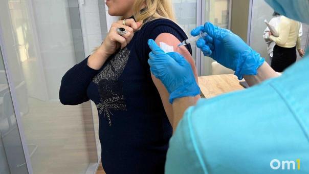 От прививки можно заболеть? Омский врач развеяла четыре популярных мифа о вакцинации