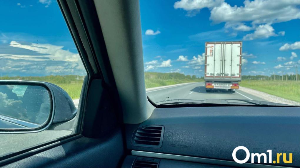 В Омской области на месяц ограничат движение большегрузов из-за оттаивания дорог