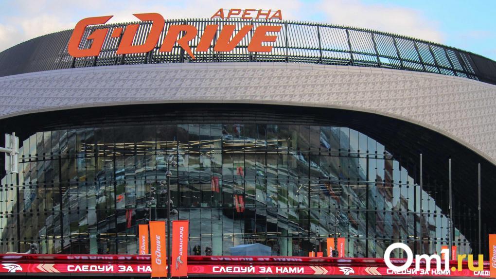 Вступился за парней! Габаритный игрок «Авангарда» устроил драку с хоккеистом «Нефтехимика»