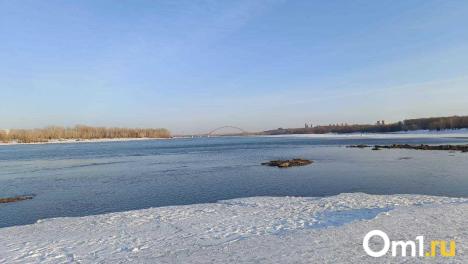 Новосибирские подростки устроили опасные игры на тонком льду Оби