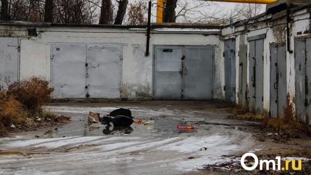 Держали до вечера и отрезали волосы: в Омске проверят сообщения об издевательствах над подростком