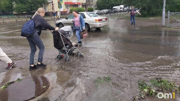 Хоценко потребовал усилить контроль в местах подтопления в Омской области