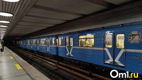 Новосибирцы всё чаще платят за проезд в метро улыбкой