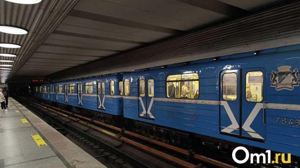Новосибирцы всё чаще платят за проезд в метро улыбкой